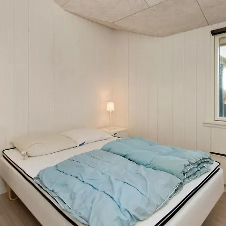 8 Person In B Rkop * Egeskov (Syddanmark)